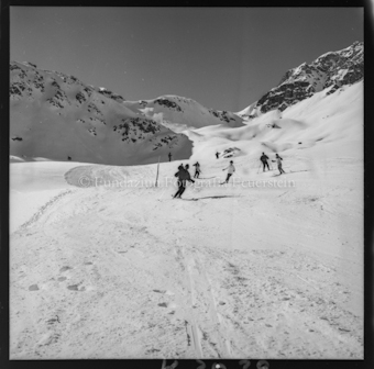 Skifahrer auf Skipiste