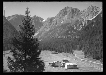 Blick in Tal, Häuser