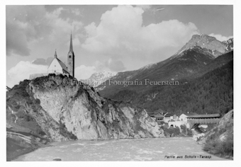 Fluss und Brücke, Kirche