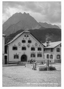 Dorfplatz mit Brunnen