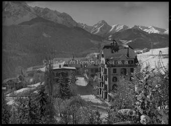 Wintermotiv, Hotel Valentin von der Landstrasse aus