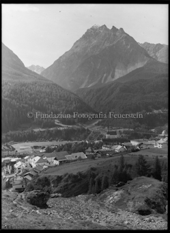Scuol mit Pisoc Panorama, zwei Platten