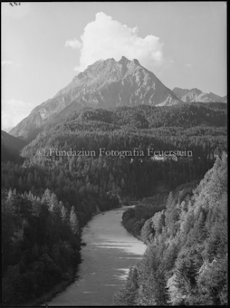 Piz Pisoc von Vulpera von Brücke aus