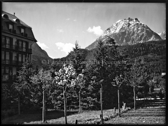 Scuol, Engadinerhof mit Pisoc