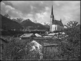 Scuol Kirchturm mit Vulpera