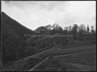 Engadin, Burgruine, Piz Nuna im Hintergrund
