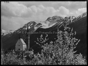 Scuol Kirche gegen Süden