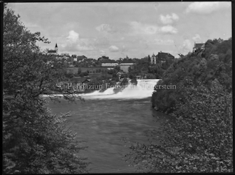 Rheinfall mit Neuhausen im Hintergrund