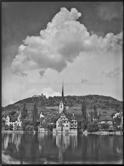 Kirche Stein am Rhein über den Rhein fotografiert