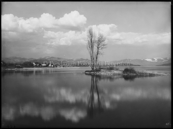 Seelandschaft mit Insel
