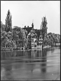 Uferpartie mit Rieghaus