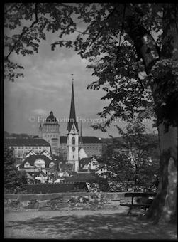 Predigerkirche, im Hintergrund Universität Zürich