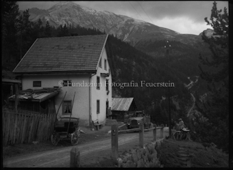 Auto vor Weghaus Ovaspin