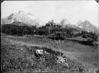 Schloss Tarasp von Florins aus mit Pisoc und Plavna
