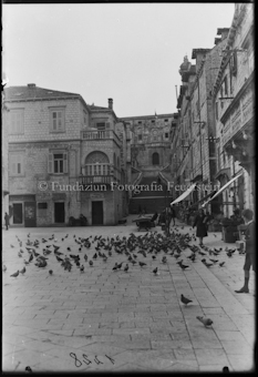 Ragusa Stadtplatz mit Tauben
