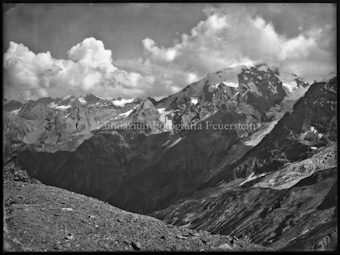Dreisprachenspitze mit Blick auf Ortlergruppe