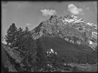 Schloss Tarasp von Station Ftan mit Pisoc
