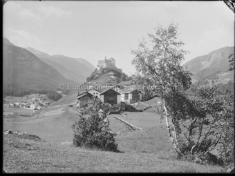 Schloss Tarasp von Kreuzberg aus