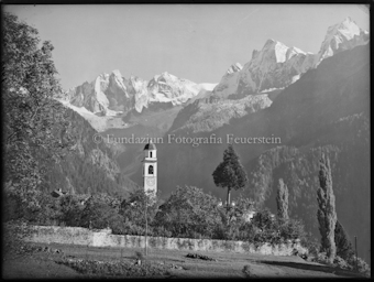 Bergell, Val Bondasca Kirchturm Mitte Bild
