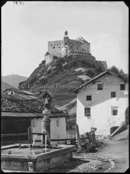 Schloss Tarasp, mit Brunnen, alte Aufnahmen