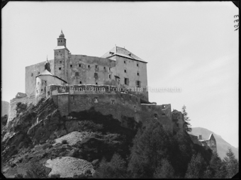 Schloss Tarasp ganz gross, alte Aufnahmen