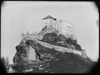 Schloss Tarasp, alte Aufnahme von Südwest