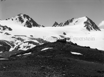 Piz Kesch mit Hütte, gegen Süden