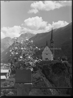 Scuol Kirche von Terrasse Hohenfels aus