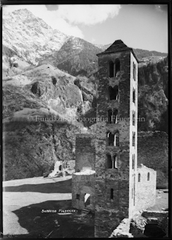 Mesocco Alter Kirchturm auf der Ruine