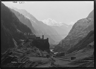 Mesocco Ruine und Kirche