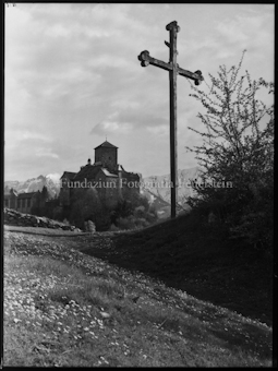 Schloss Ortenstein mit Kreuz