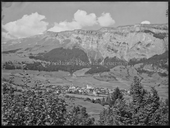 Flims mit Flimserstein Wolken