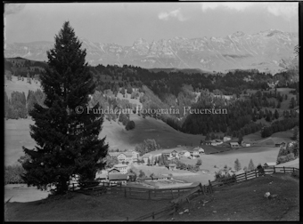 Churwalden Hotel Krone mit Baum links