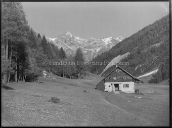 Varusch, Parkhütte mit Piz Fiergruppe