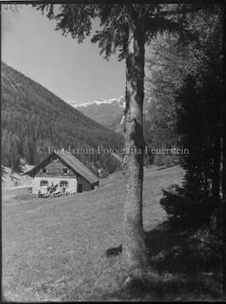 Varusch, Parkhütte mit Reiter