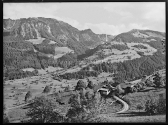 Weissenberg schöne Landschaft Häusergruppe