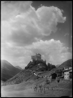 Schloss Tarasp schöne Wolkenstudie
