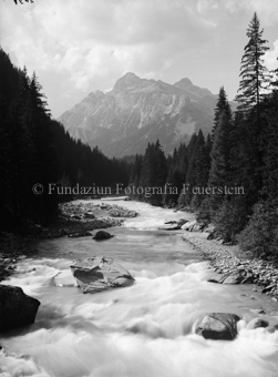 Hinterrhein mit Kalkberg bei Splügen