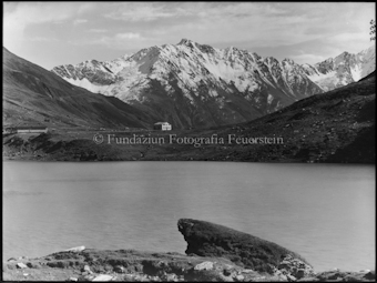 Oberalpsee Passhöhe mit Bahnlinie
