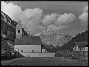 S-charl, Kirche, Blick gegen Sesvenna