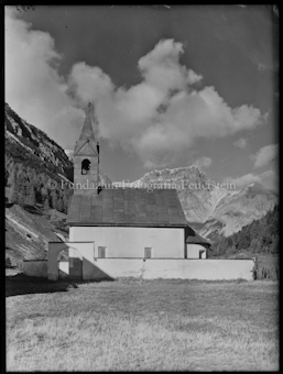S-charl, Kirche, Blick gegen Sesvenna