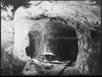 Morteratsch, Eisgrotte mit Stosskarren