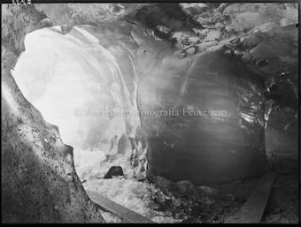 Morteratsch, Eisgrotte mit Stosskarren