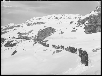 Ftan, Schlittenfahrer nach Loret