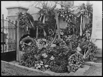 Ardez Familiengrab Pinösch