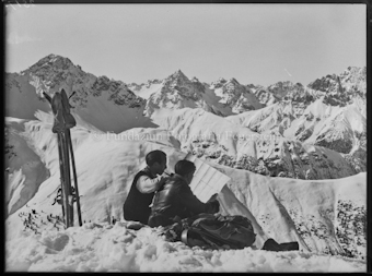 Winter S-charl Roman und Paul mit Landkarte