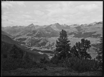 Blick von Mot San Jon gegen Ftan