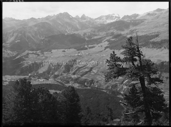 Blick von Mot San Jon gegen Ftan