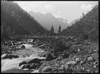 Nationalpark Brücke Val Cluoza mit Piz d. Diavel