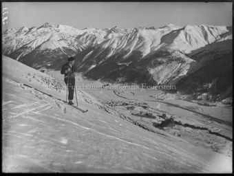 Winter Zuoz Blick von Alp Belvair auf Zuoz